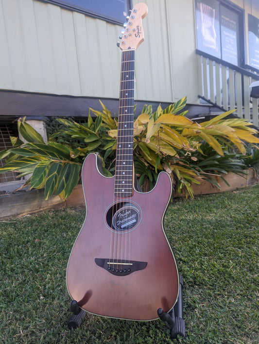 Squier by Fender Stratacoustic