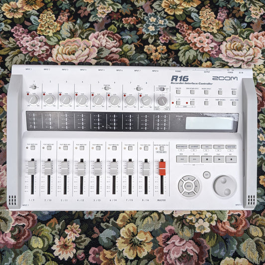 Zoom R16 Recorder: Interface Controller