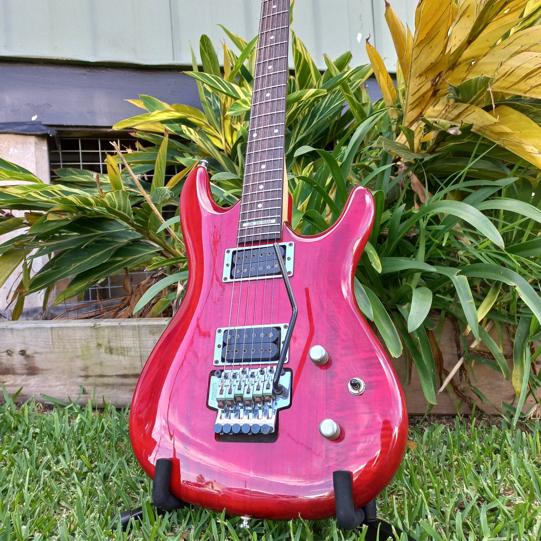 Hall of Fame: Ibanez JS100 Joe Satriani Signature Electric Guitar