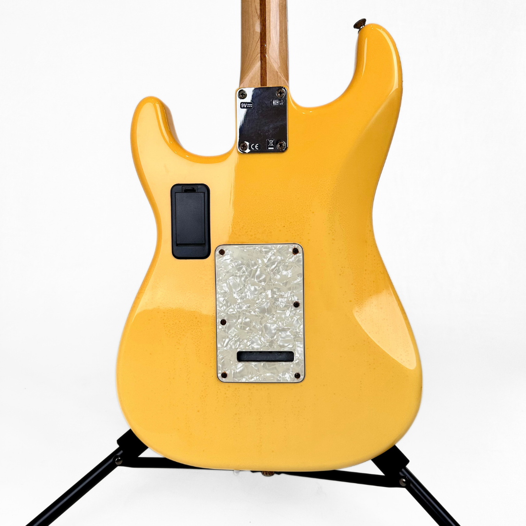 2013 Fender Deluxe Roadhouse Stratocaster Electric Guitar in Metallic Gold