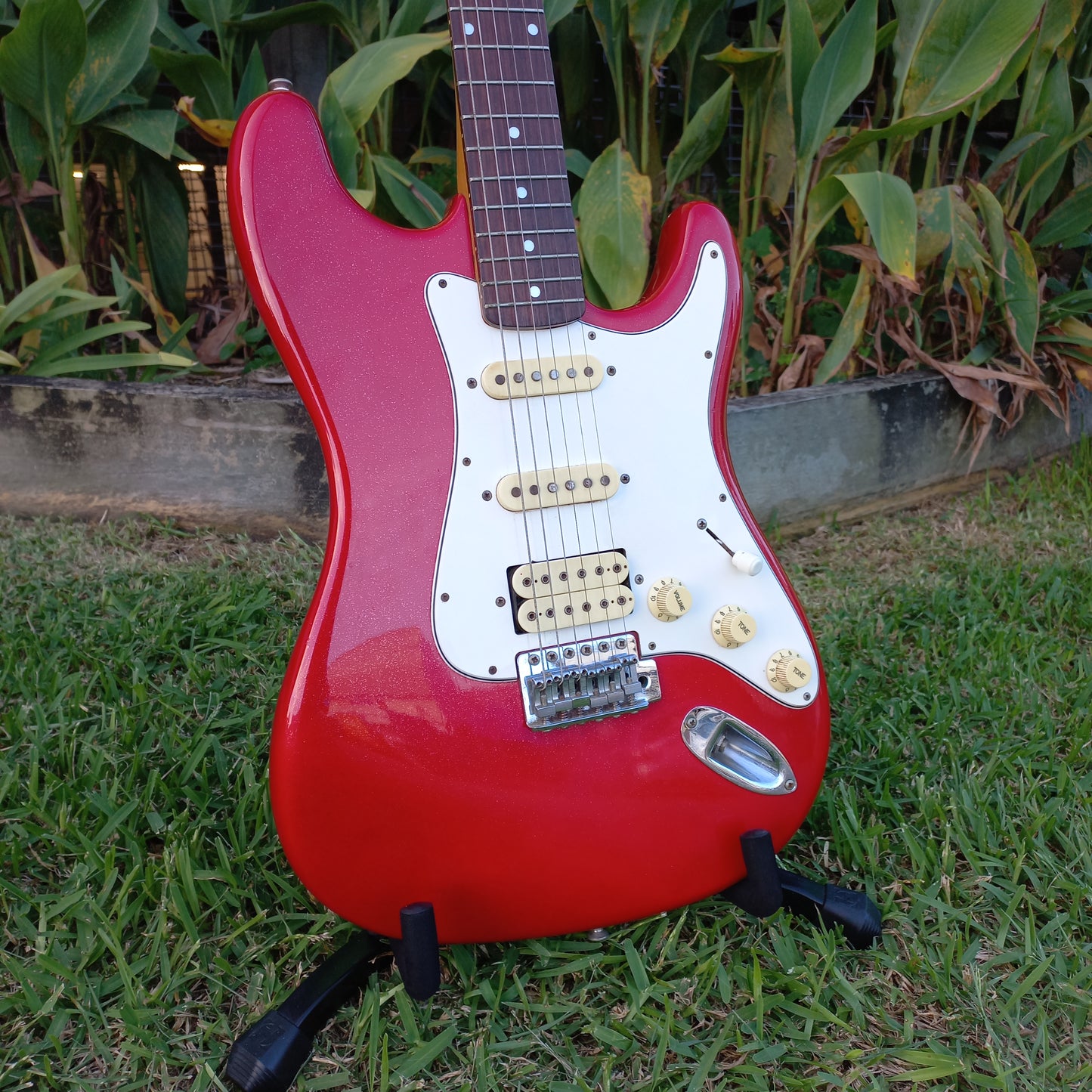 Hondo H77 HSS Strat Style Guitar