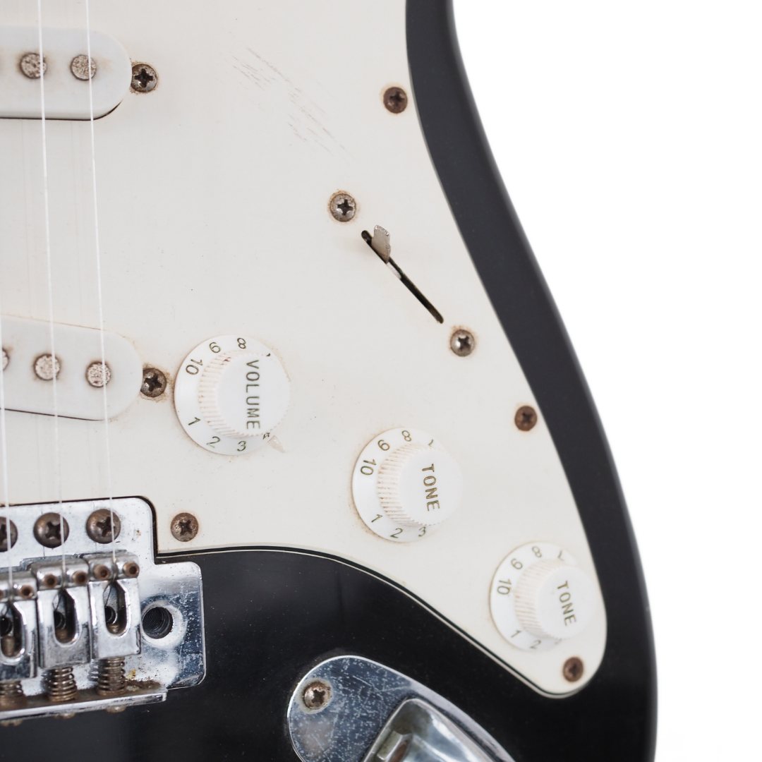 Arizon Stratocaster-Style SSS Electric Guitar in Black