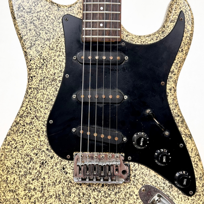 Samick SV-430 SSBK Stratocaster-Style Electric Guitar in Custom Yellow & Black Speckled Finish