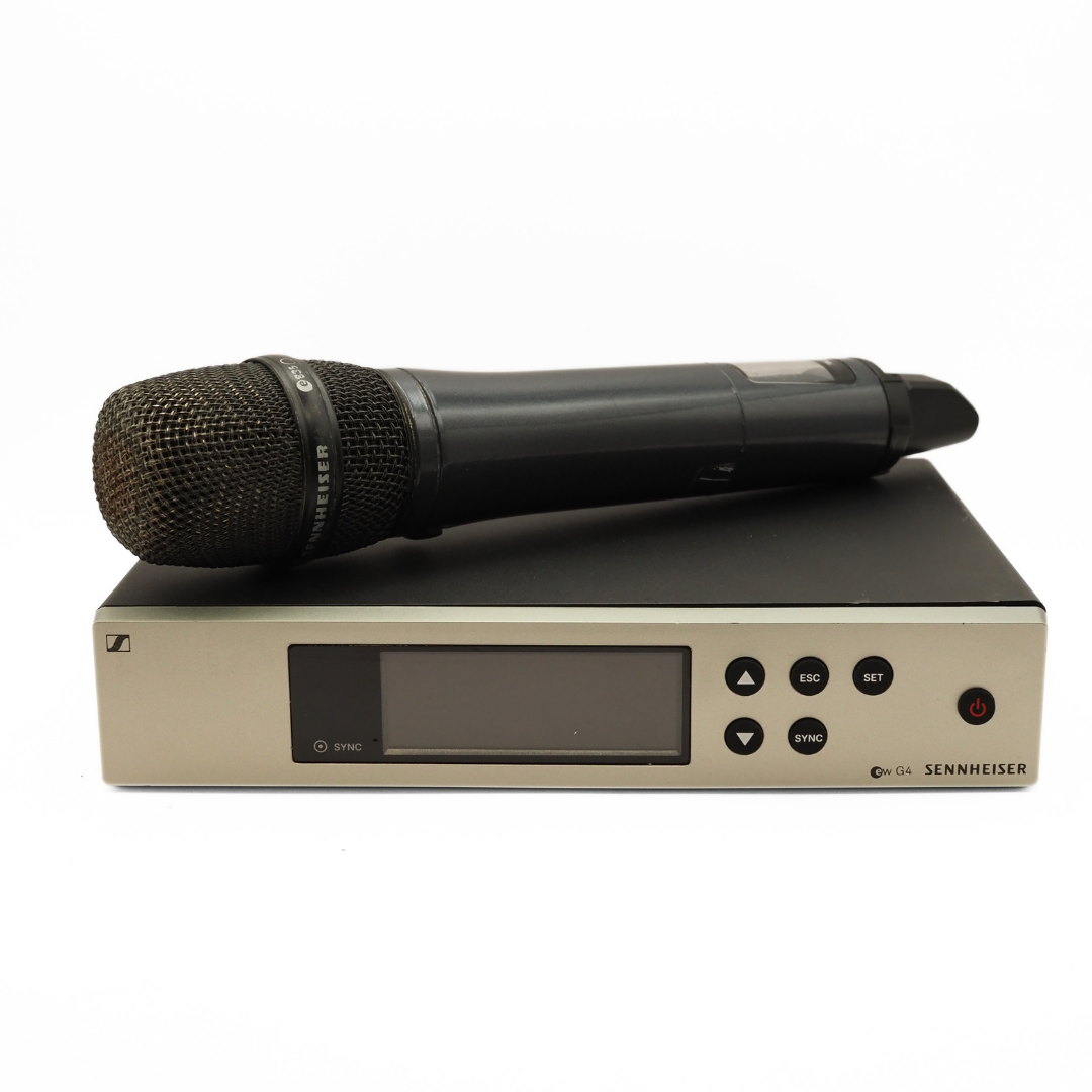 Sennheiser E835 Wireless Dynamic Live Vocal Microphone with EM 100 G4 Wireless UHF True Diversity Rackmount Receiver
