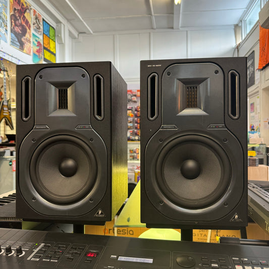 Behringer TRUTHB3031A Studio Monitors