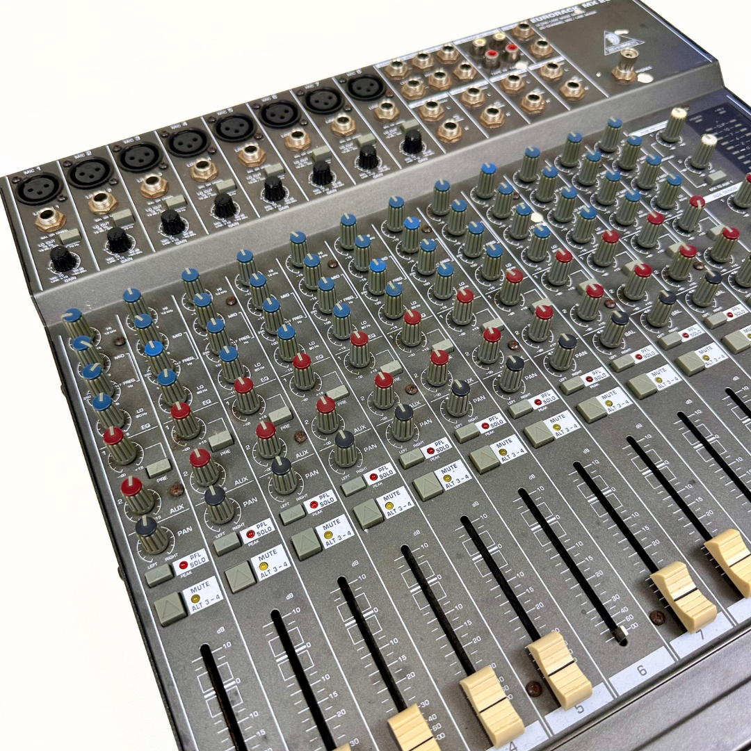 Behringer Eurorack MX2004 20-Channel Mixing Console