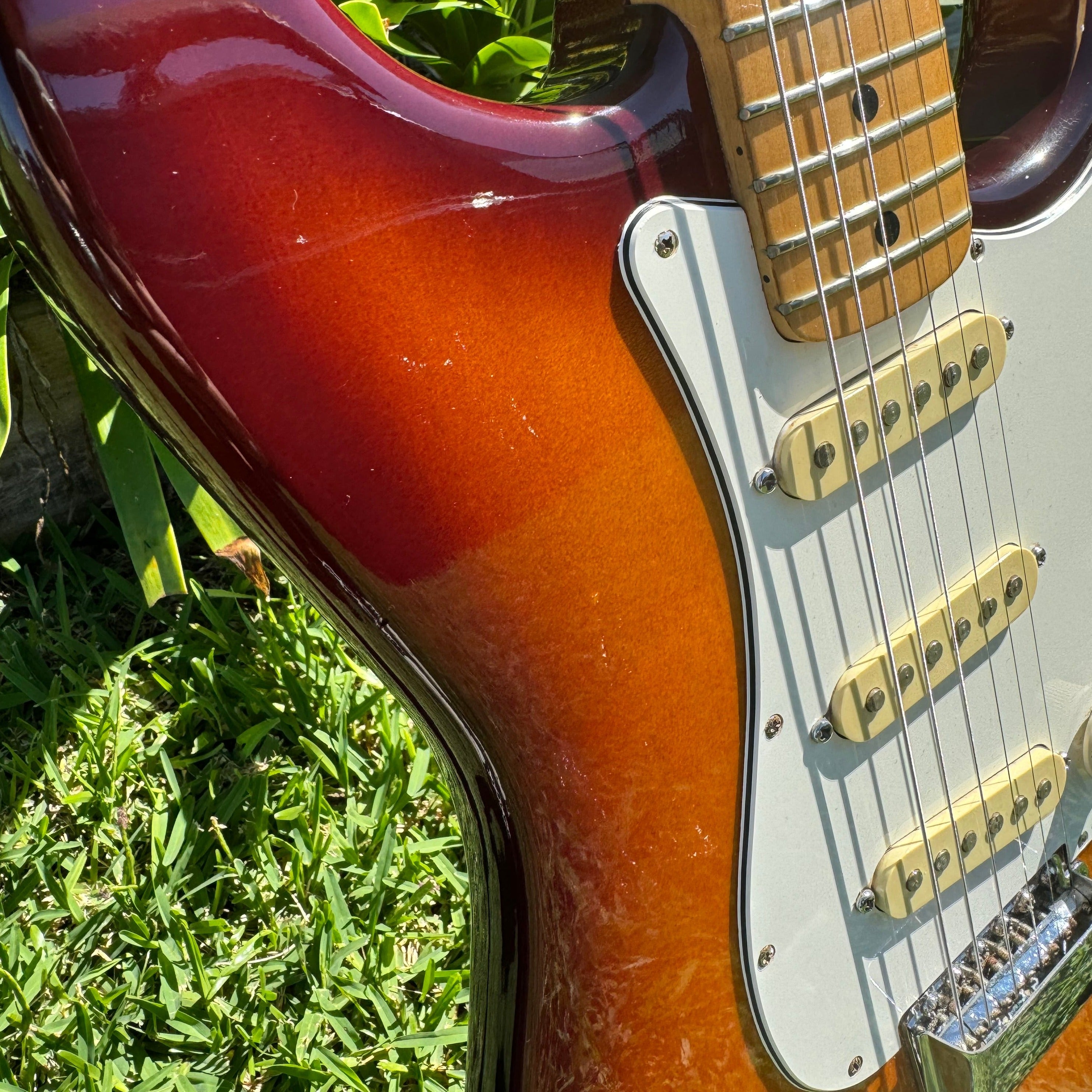 Suzuki Super Sounds Brazen Picker Professional Strat – Southside Guitars