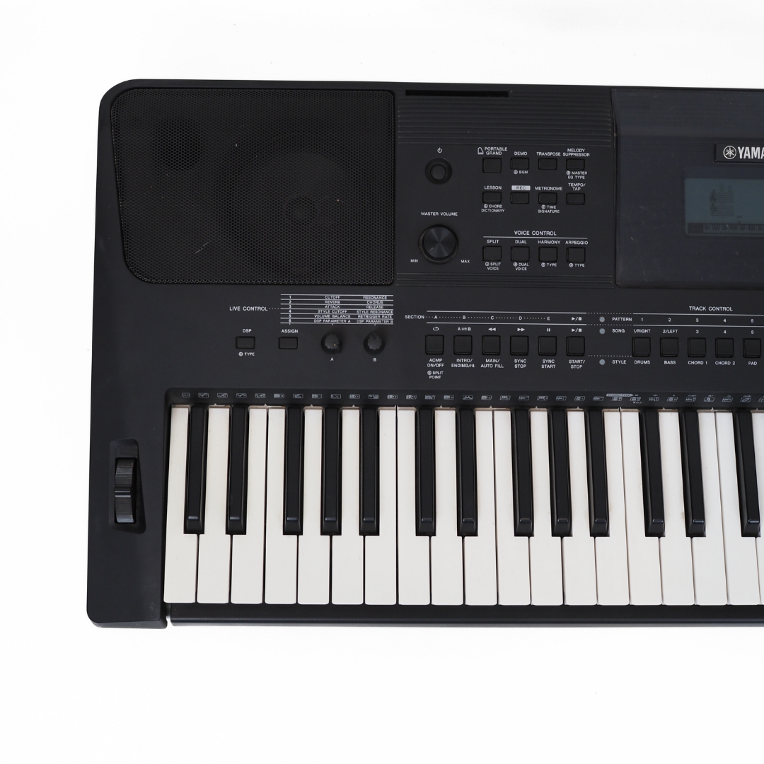 Yamaha PSR-E453 61-Key Portable Arranger Keyboard
