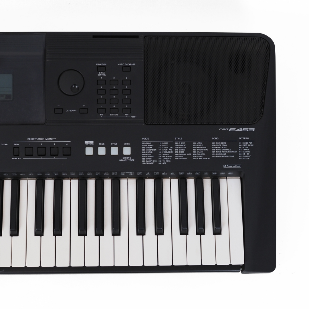 Yamaha PSR-E453 61-Key Portable Arranger Keyboard