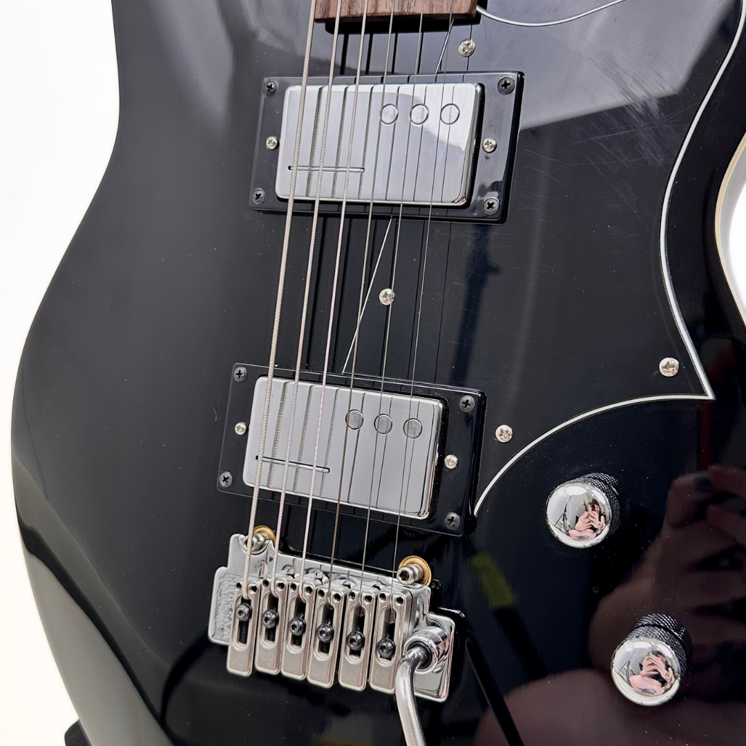 Reverend Descent W Bairtone Electric Guitar in Midnight Black