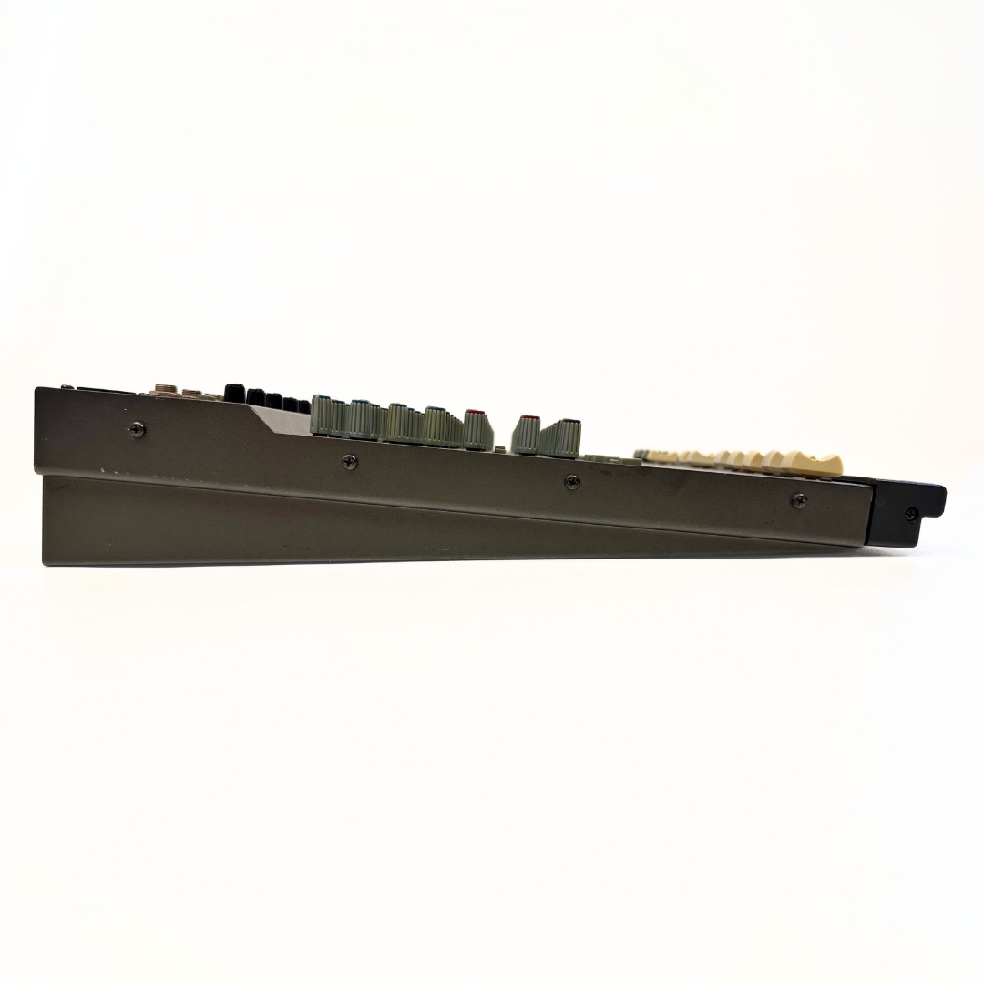 Behringer Eurorack MX2004 20-Channel Mixing Console