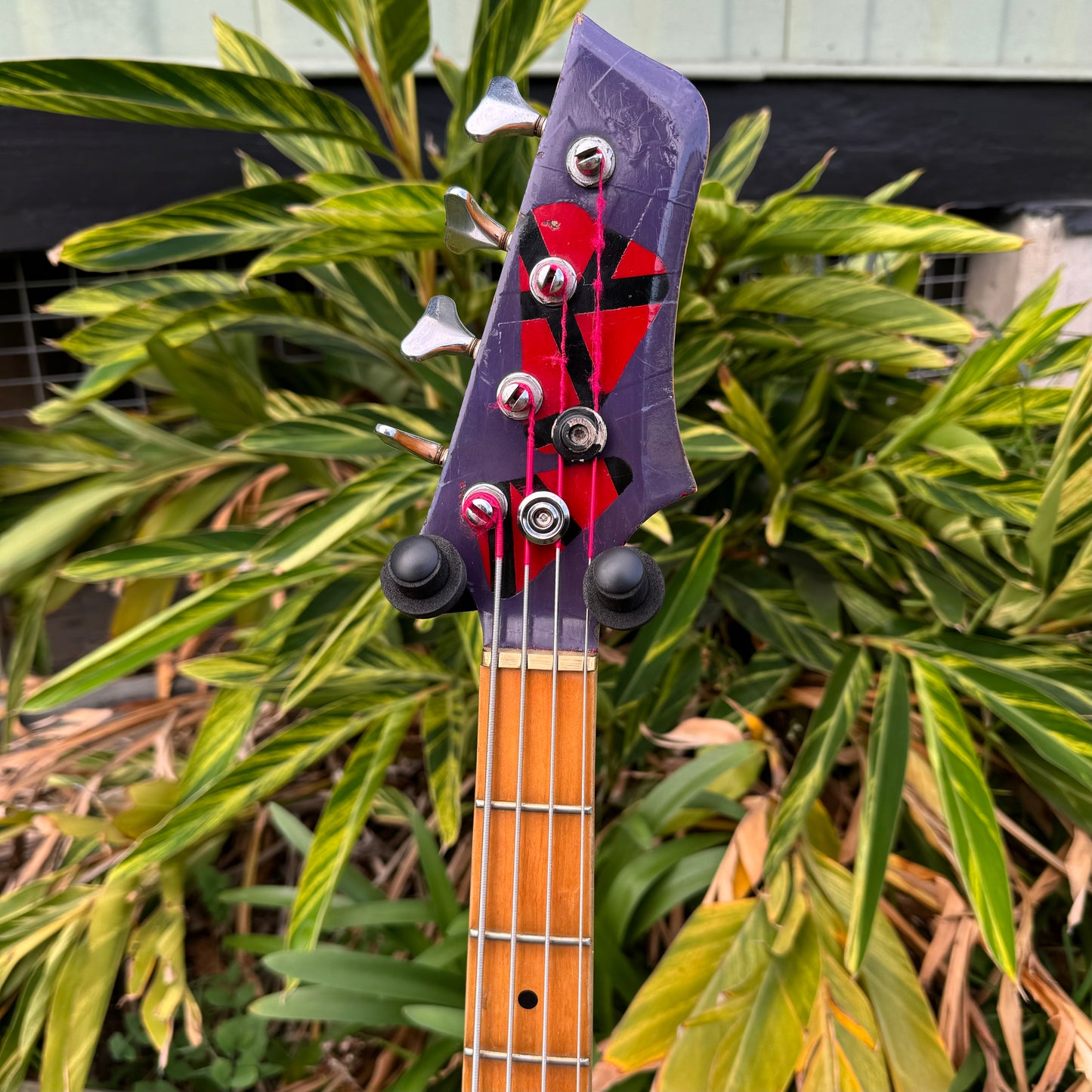 Vantage AV-325B Avenger Series Precision Bass