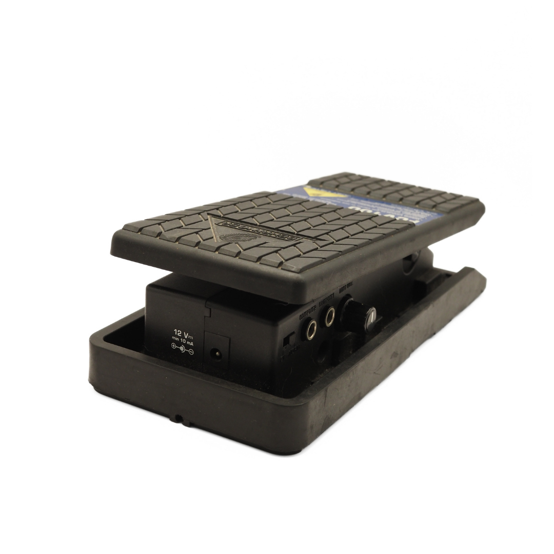 Behringer FCV100 Ultra-Flexible Dual-Mode Volume and Modulation Foot Controller