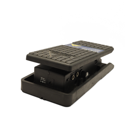 Behringer FCV100 Ultra-Flexible Dual-Mode Volume and Modulation Foot Controller