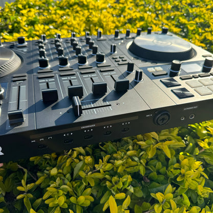 Native Kontrol Traktor S4 MK3 DJ Controller