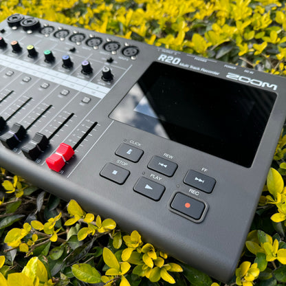 ZOOM R20 Multi Track Recorder