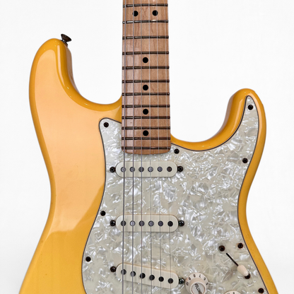 2013 Fender Deluxe Roadhouse Stratocaster Electric Guitar in Metallic Gold