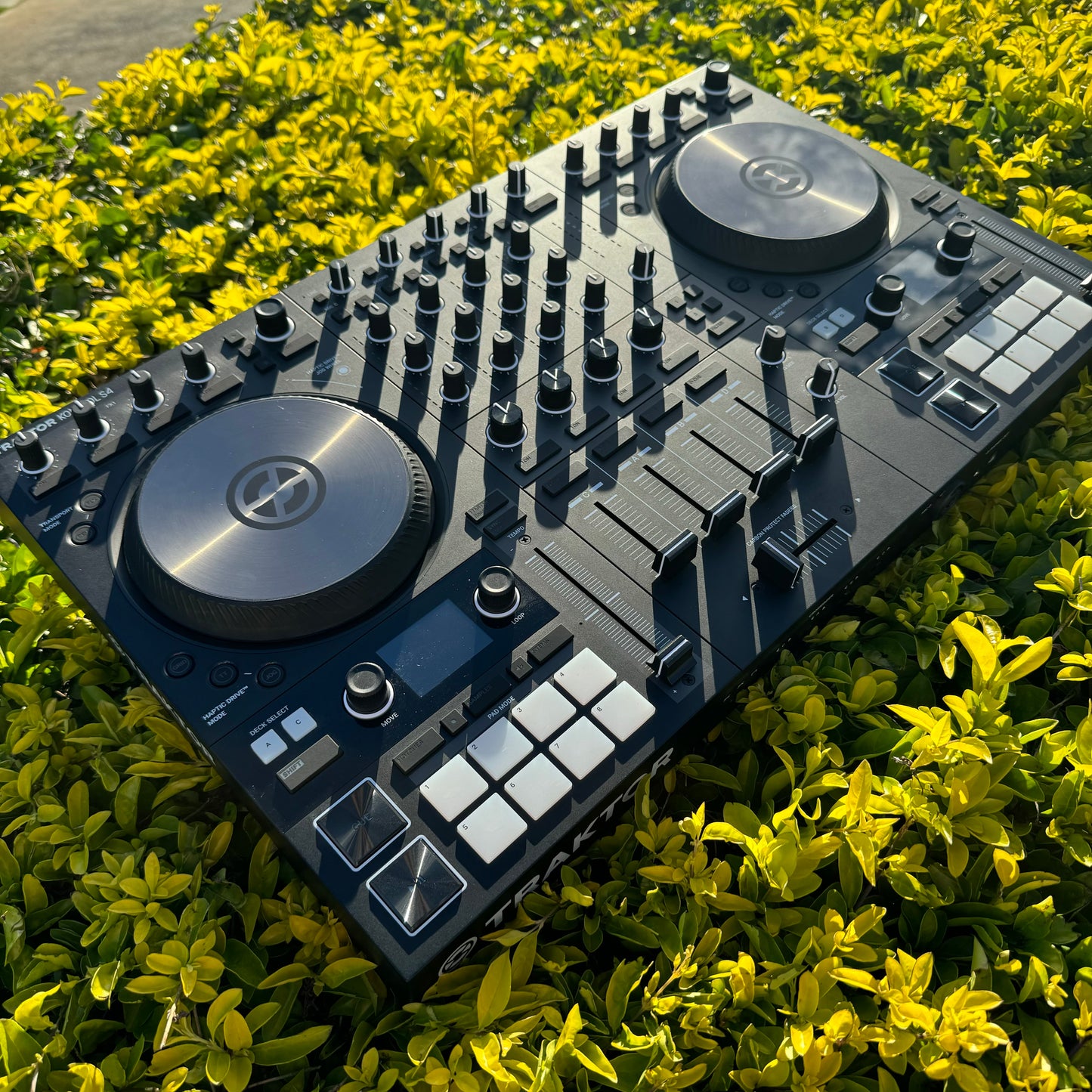 Native Kontrol Traktor S4 MK3 DJ Controller