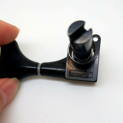 Wilkinson WJB6506BK Electric Bass Guitar Sealed Tuning Machines in Black Finish (3+3)