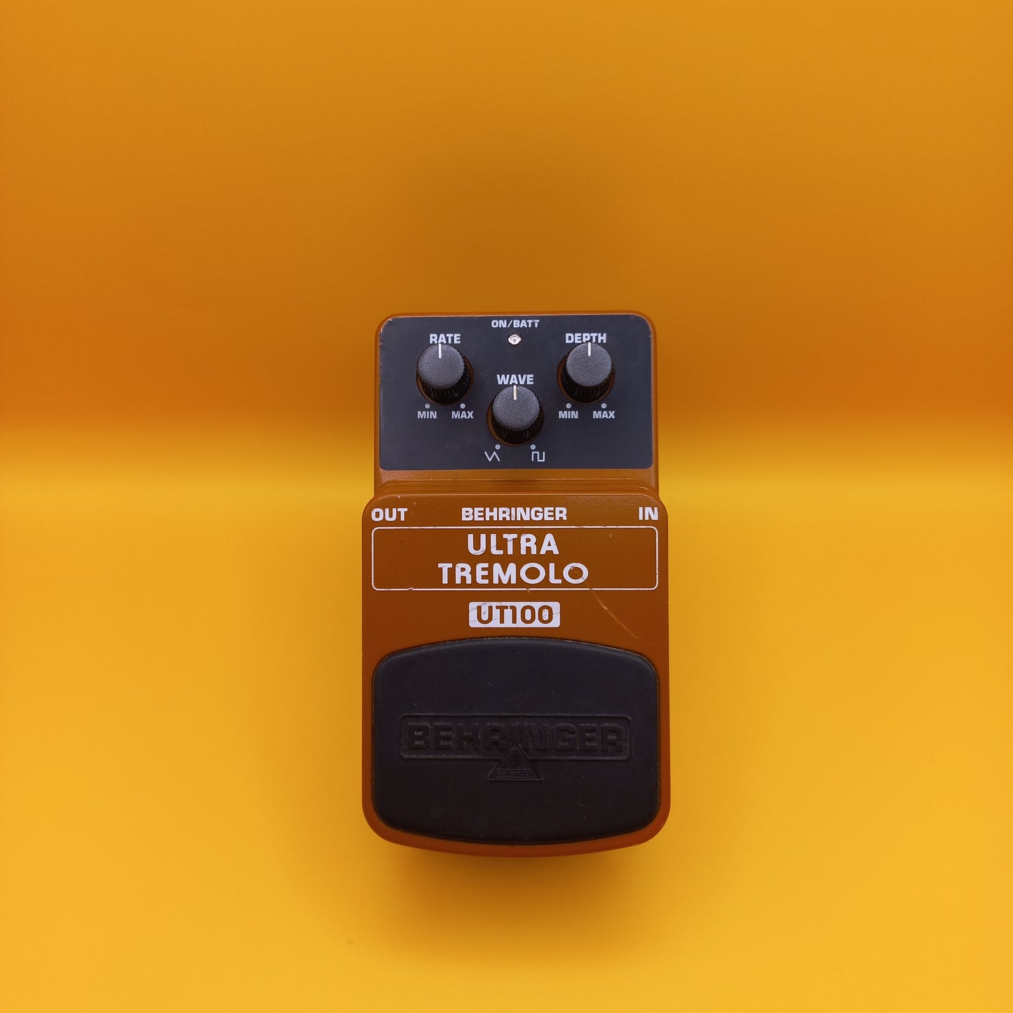 Behringer UT100 Ultra Tremolo