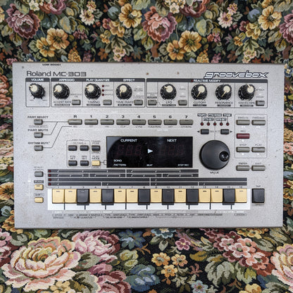 Roland MC-303 Groovebox