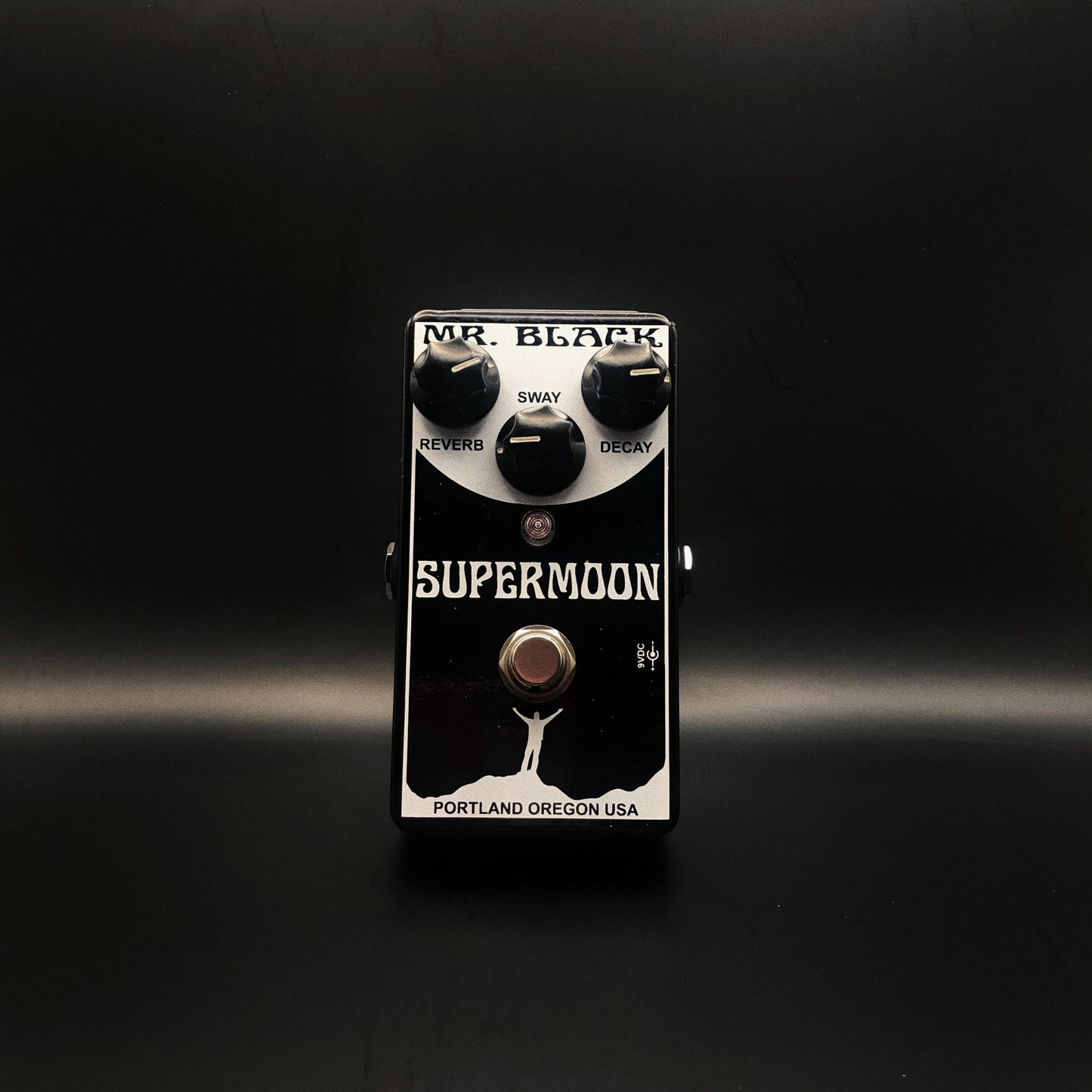 Mr. Black Supermoon Modulated Reverberator