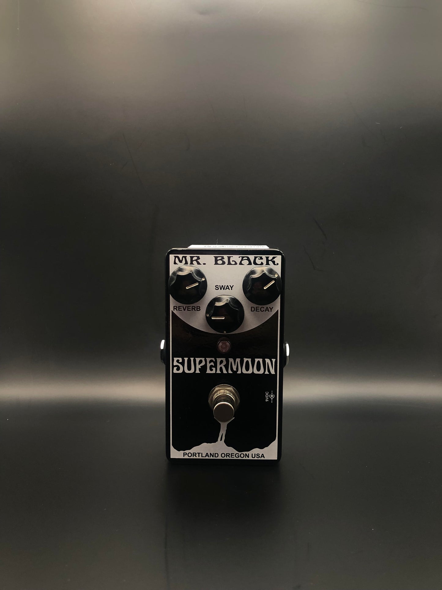 Mr. Black Supermoon Modulated Reverberator